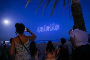 Calella impulsa “Hola Estiu!” amb un espectacle de drons per iniciar la temporada
